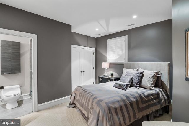 4 SOUTHWOOD DR, Cherry Hill, NJ 08003