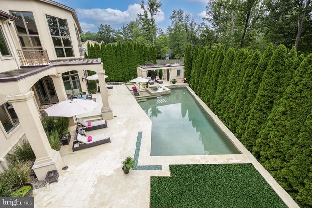 4 SOUTHWOOD DR, Cherry Hill, NJ 08003