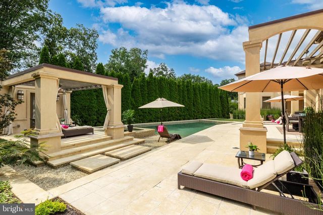 4 SOUTHWOOD DR, Cherry Hill, NJ 08003