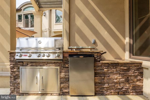 4 SOUTHWOOD DR, Cherry Hill, NJ 08003