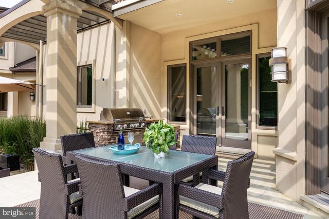 4 SOUTHWOOD DR, Cherry Hill, NJ 08003