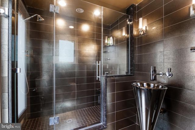 4 SOUTHWOOD DR, Cherry Hill, NJ 08003