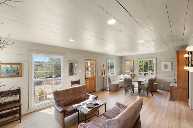 375 Fm-954, Round Top, TX 78954