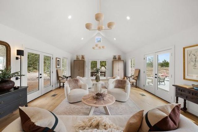 375 Fm-954, Round Top, TX 78954