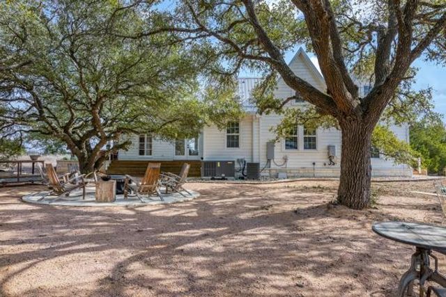 375 Fm-954, Round Top, TX 78954