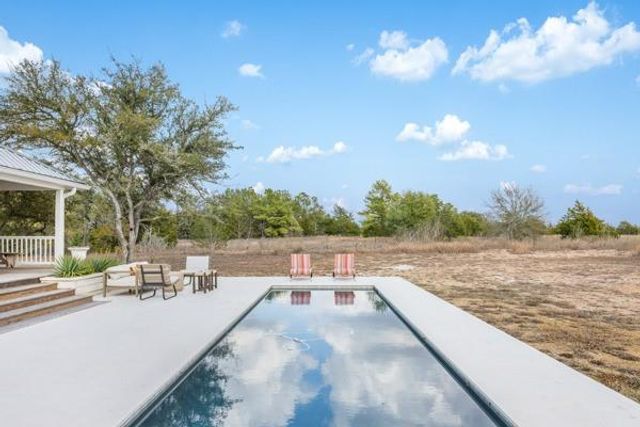 375 Fm-954, Round Top, TX 78954