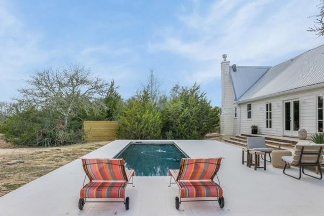 375 Fm-954, Round Top, TX 78954