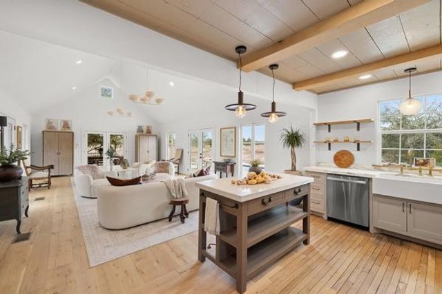 375 Fm-954, Round Top, TX 78954