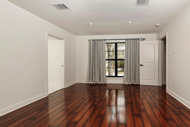 29 N Havenridge Drive, The Woodlands, TX 77381