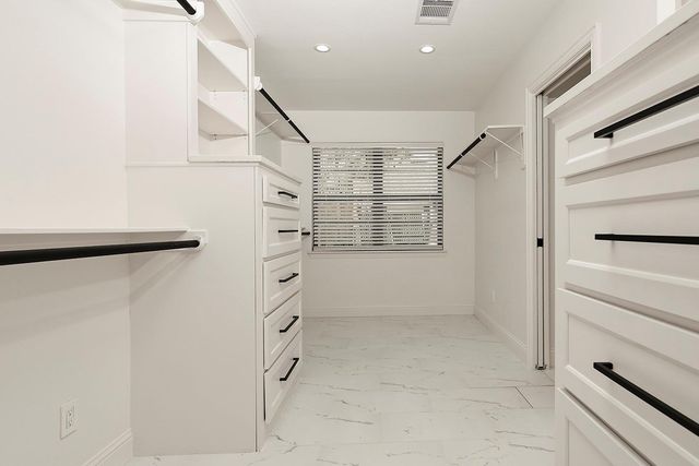 29 N Havenridge Drive, The Woodlands, TX 77381