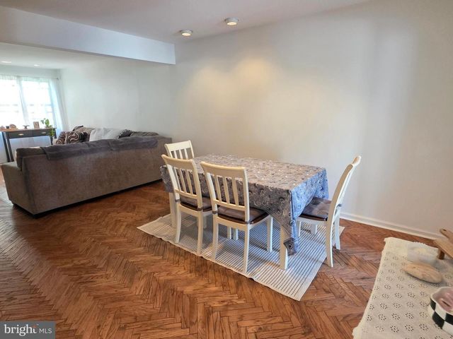 51 GREENSWARD LN, Cherry Hill, NJ 08002