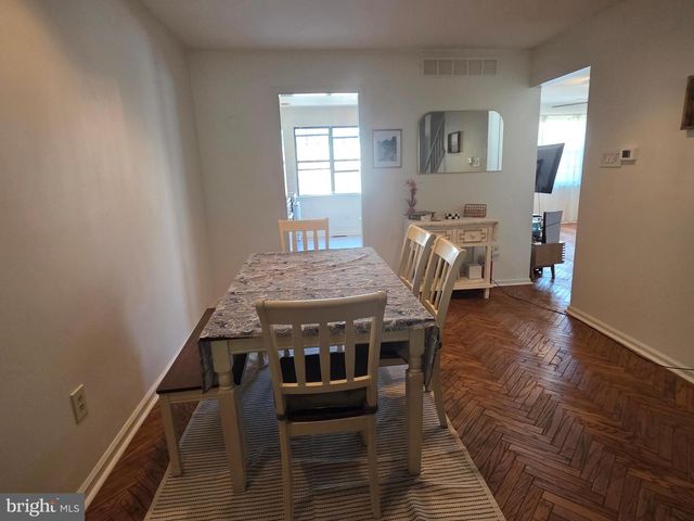 51 GREENSWARD LN, Cherry Hill, NJ 08002