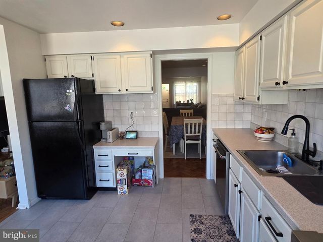 51 GREENSWARD LN, Cherry Hill, NJ 08002