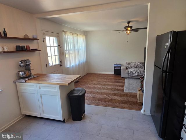 51 GREENSWARD LN, Cherry Hill, NJ 08002