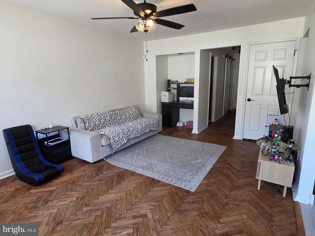 51 GREENSWARD LN, Cherry Hill, NJ 08002