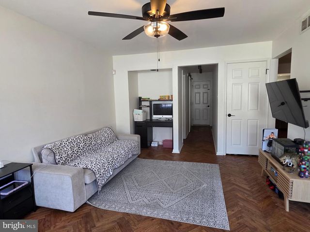 51 GREENSWARD LN, Cherry Hill, NJ 08002