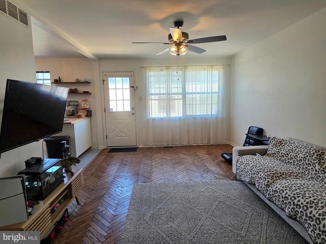 51 GREENSWARD LN, Cherry Hill, NJ 08002