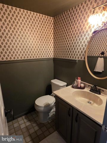 51 GREENSWARD LN, Cherry Hill, NJ 08002
