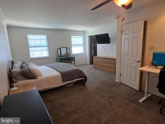 51 GREENSWARD LN, Cherry Hill, NJ 08002