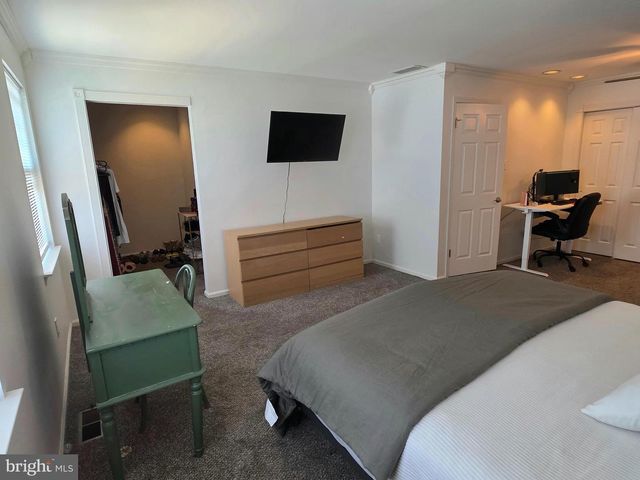 51 GREENSWARD LN, Cherry Hill, NJ 08002