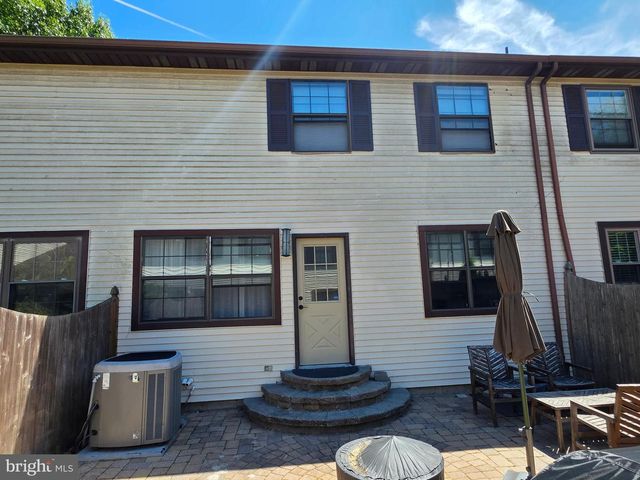 51 GREENSWARD LN, Cherry Hill, NJ 08002