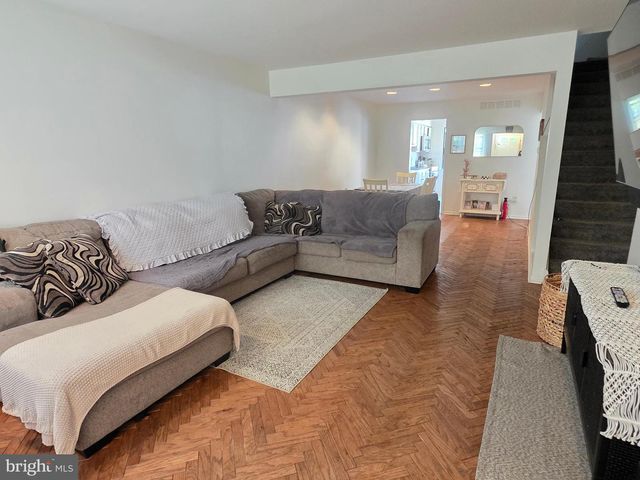51 GREENSWARD LN, Cherry Hill, NJ 08002