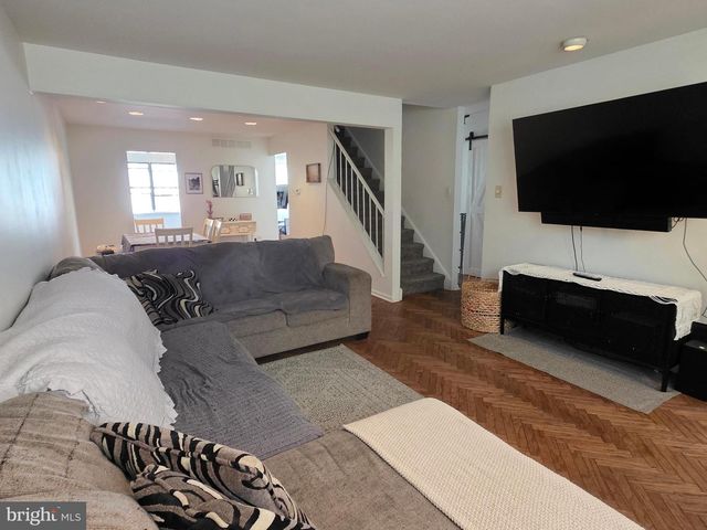 51 GREENSWARD LN, Cherry Hill, NJ 08002