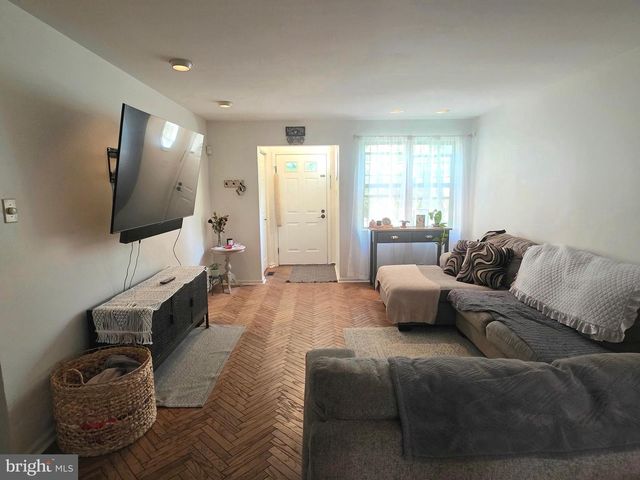 51 GREENSWARD LN, Cherry Hill, NJ 08002