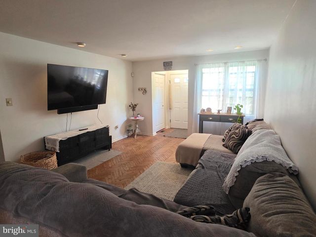 51 GREENSWARD LN, Cherry Hill, NJ 08002