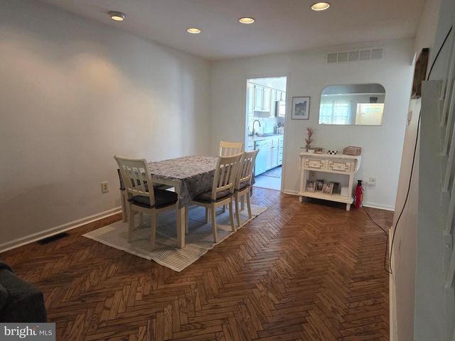 51 GREENSWARD LN, Cherry Hill, NJ 08002