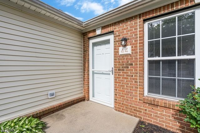 44 Chandler Ct, Hillsborough Twp., NJ 08844