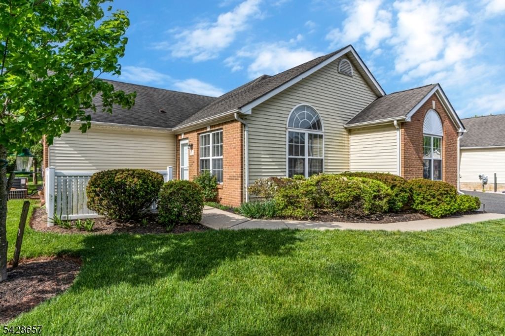 44 Chandler Ct, Hillsborough Twp., NJ 08844