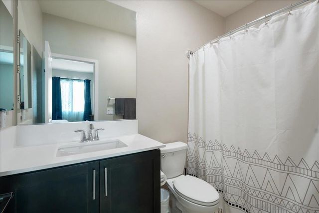 683 Grant Ct, Vista, CA 92083