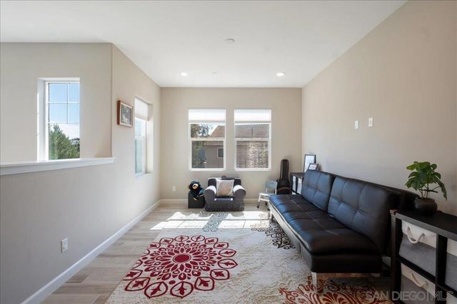 683 Grant Ct, Vista, CA 92083