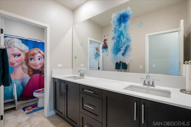 683 Grant Ct, Vista, CA 92083