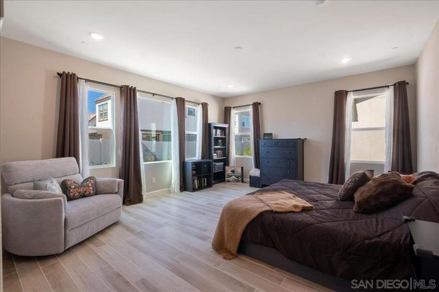 683 Grant Ct, Vista, CA 92083