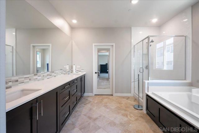 683 Grant Ct, Vista, CA 92083