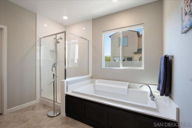 683 Grant Ct, Vista, CA 92083