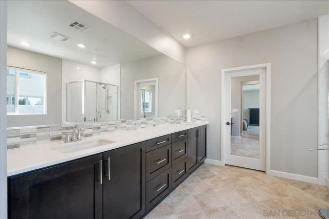 683 Grant Ct, Vista, CA 92083