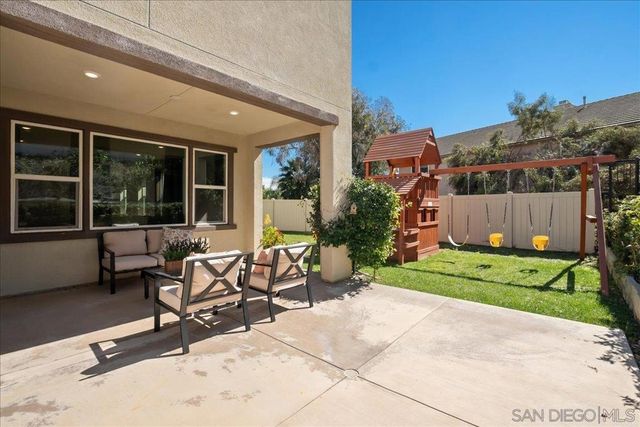 683 Grant Ct, Vista, CA 92083