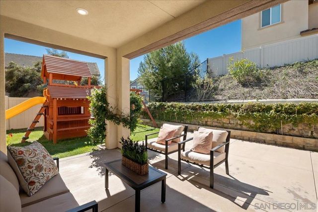 683 Grant Ct, Vista, CA 92083