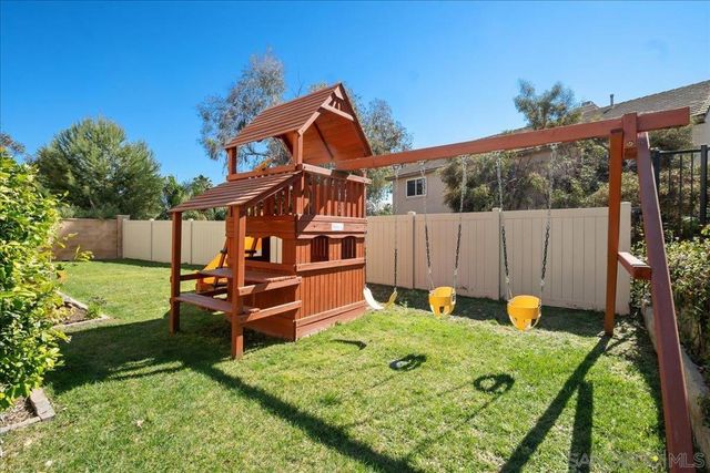 683 Grant Ct, Vista, CA 92083