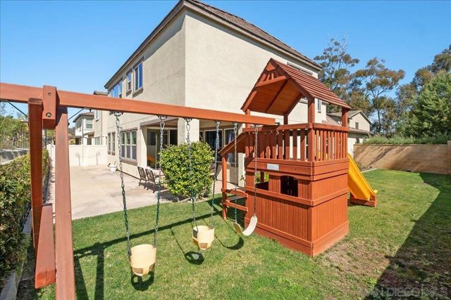 683 Grant Ct, Vista, CA 92083