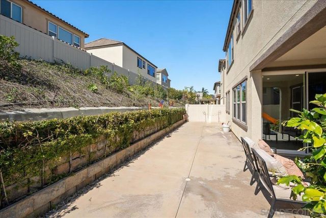 683 Grant Ct, Vista, CA 92083