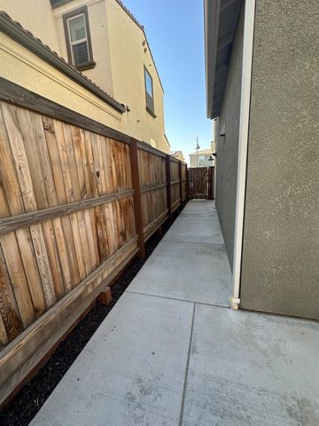 4249 Hillside Road, Madera, CA 93636