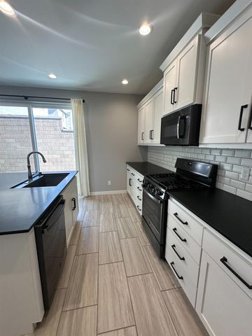 4249 Hillside Road, Madera, CA 93636