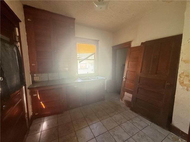 1715 Quincy Street, Topeka, KS 66612