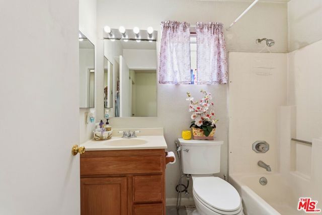 2754 Knox Avenue, Los Angeles, CA 90039