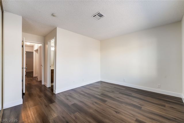 6998 Sylvan Oak Drive, Las Vegas, NV 89147