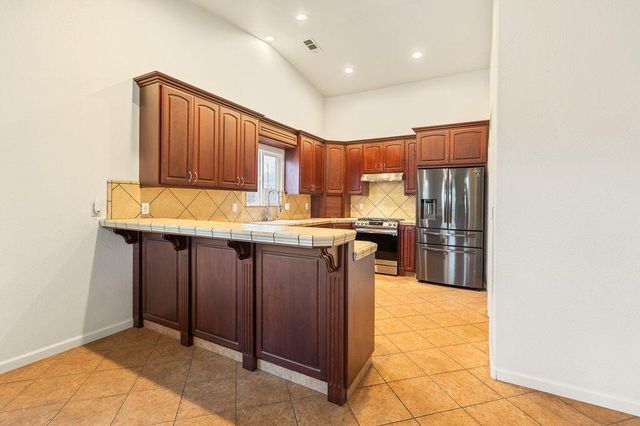 1110 Lincoln Street, Tulare, CA 93274